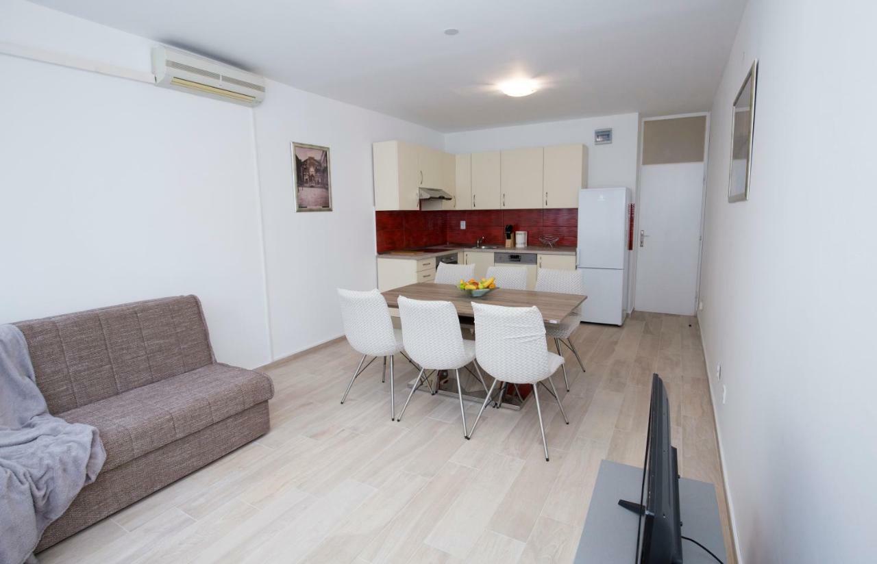 Apartments Put Plokita Smilja Split Buitenkant foto